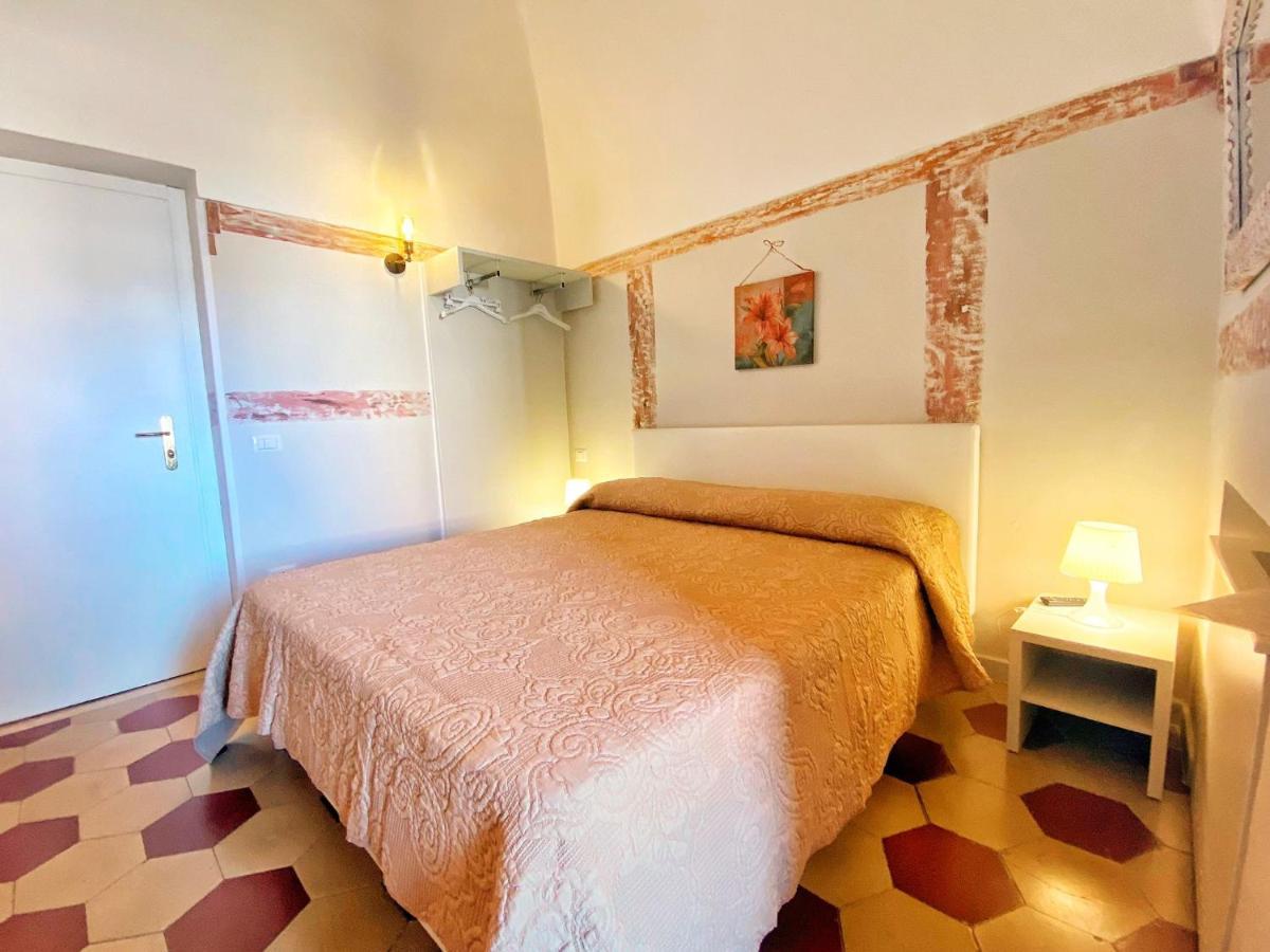Porto Salvo Hotel Сант'Агнело Екстериор снимка