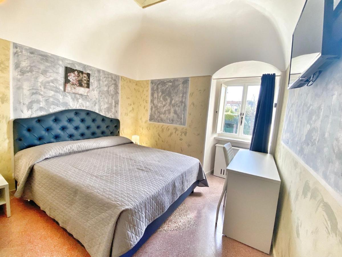 Porto Salvo Hotel Сант'Агнело Екстериор снимка