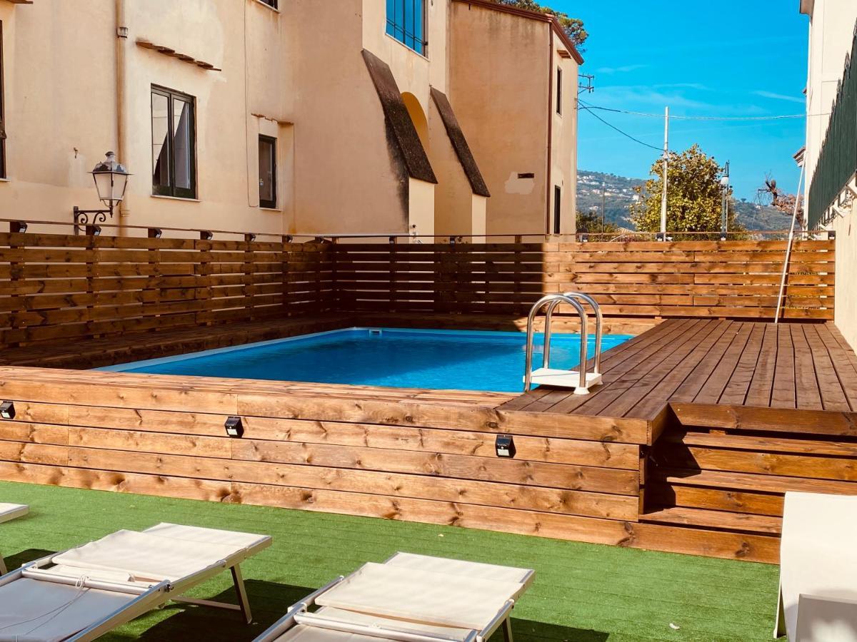 Porto Salvo Hotel Сант'Агнело Екстериор снимка